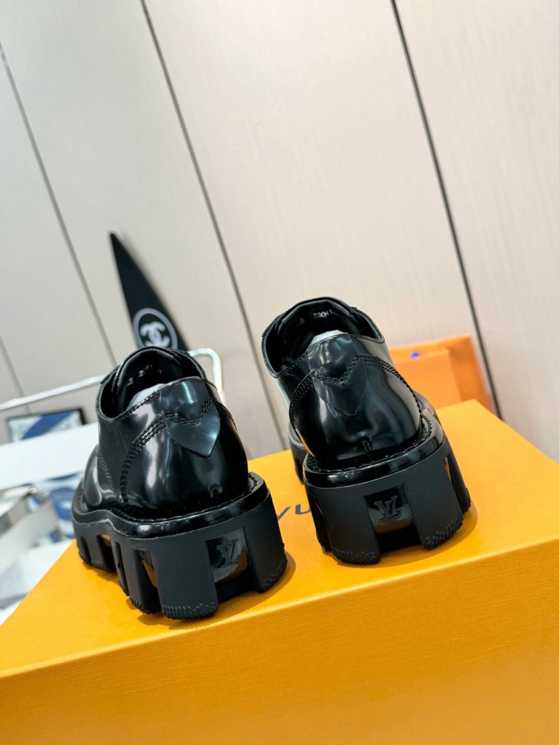 l0vis Vvtt0n loafers